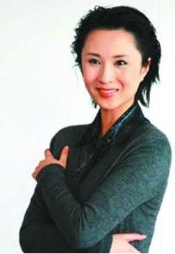 2007年,张斌被曝出轨后,曾"被抛弃的前妻"裴新华今怎样了?