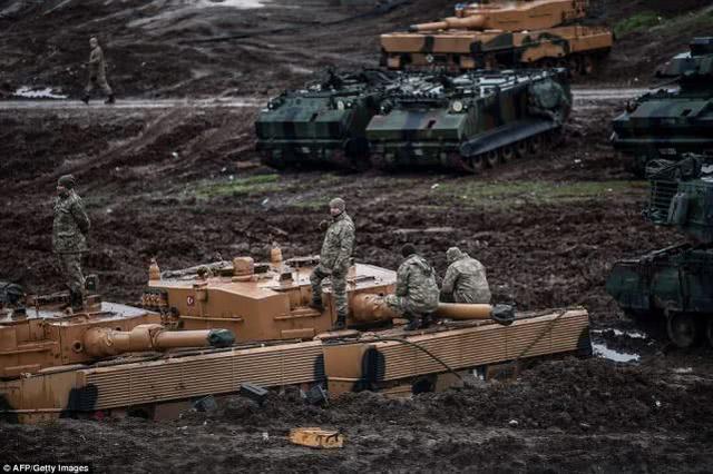 美媒：无敌的豹2A4在叙总被打爆，是坦克差还是土耳其人不行？
