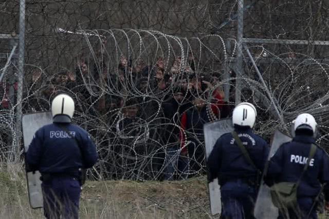 土耳其部署1000名精英特警，武力“协助”难民进入希腊
