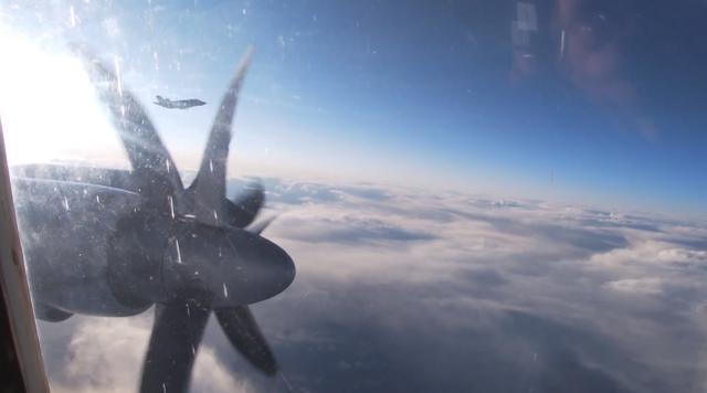 遭F-35、台风、F-16轮流监视，这次俄军机远程飞行待遇高