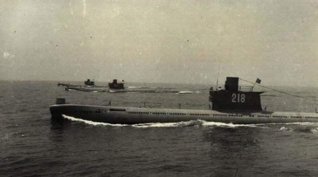 中国潜艇上浮曾被拦腰斩断，舰体一切为二，39名官兵仅一人逃生
