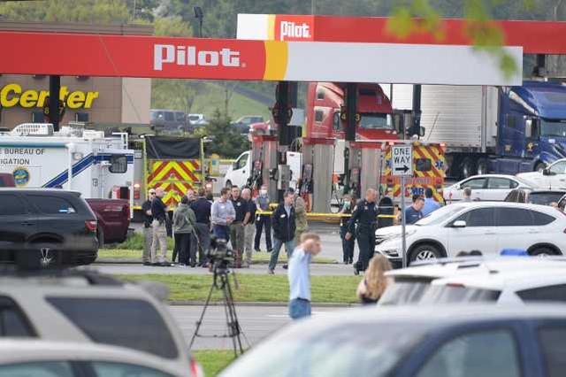 美国一卡车司机无故刺伤4名女子，拒绝放下武器被警方击毙
