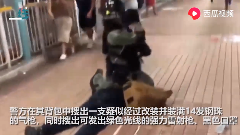 香港又一青年私藏钢珠枪被捕画面曝光 曾扬言支持暴徒