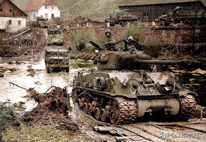 二战珍贵照片，最后一张坦克里的人肯定活不了