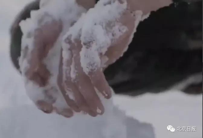 看着都冷!火箭军新兵为何零下20°C用雪“洗澡”? 看着都冷!火箭军新兵为何零下20°C用雪“洗澡”?