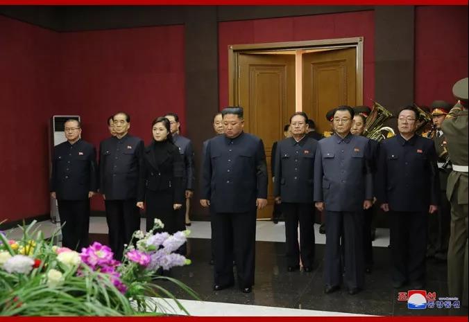 朝鲜最高人民会议议员黄顺姬逝世，金正恩偕夫人前往吊唁