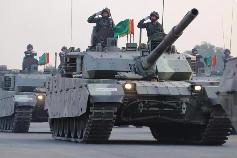 中国军售日趋高端：卖坦克还帮建4S店，有问题当场修