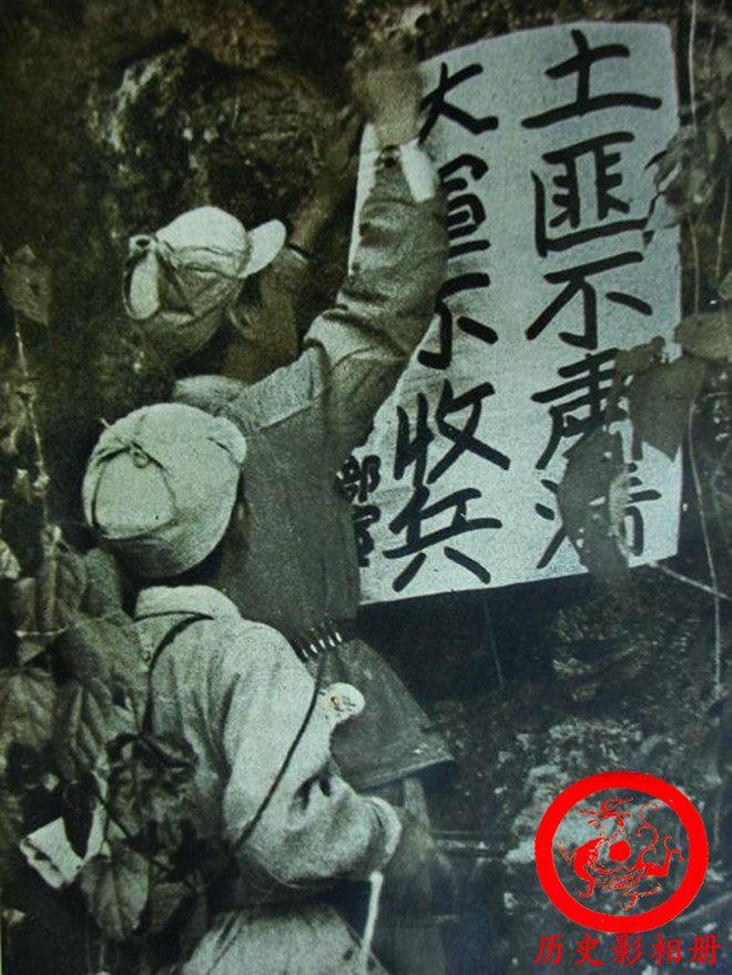 一组50年代中国社会老照片：图四在批斗地主，图八是杀猪女神