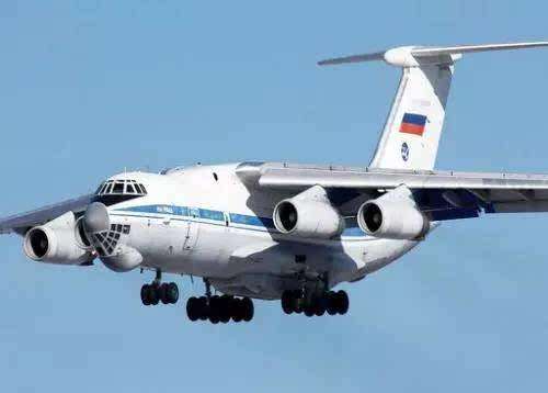 首架俄军机飞抵武汉 援助物资和防疫专家一应俱全