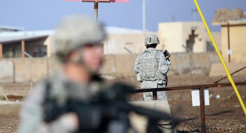 美驻伊拉克军事基地遭15枚火箭弹袭击 造成3死11伤