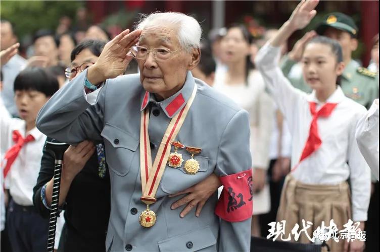 108岁老红军秦华礼辞世，这个军礼曾让无数人动容