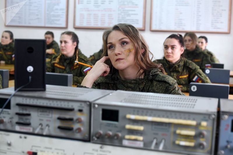 毛妹真养眼！俄导弹部队举行女兵选美大赛