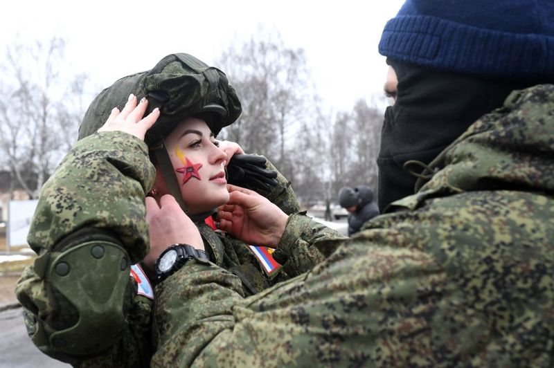 毛妹真养眼！俄导弹部队举行女兵选美大赛