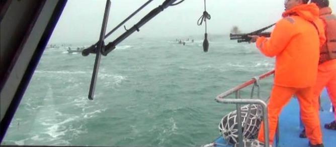 无需再忍！多艘大陆渔船暴力围攻、冲击台湾“海巡艇”！