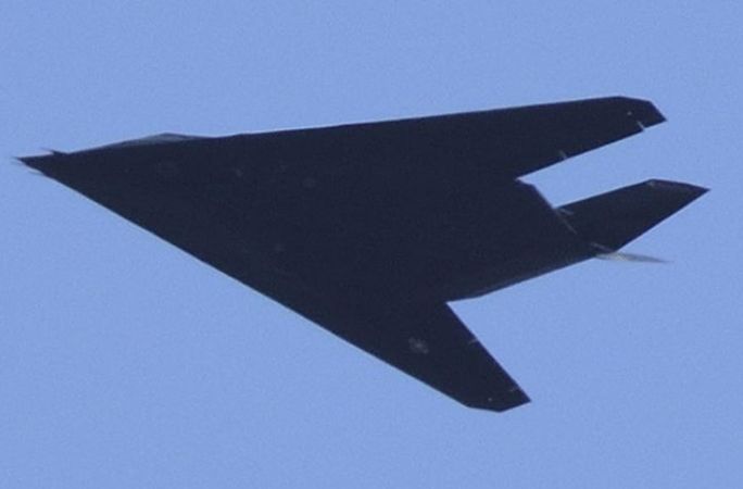 美军退役的F-117出现在“星球大战”峡谷，这是干啥呢？