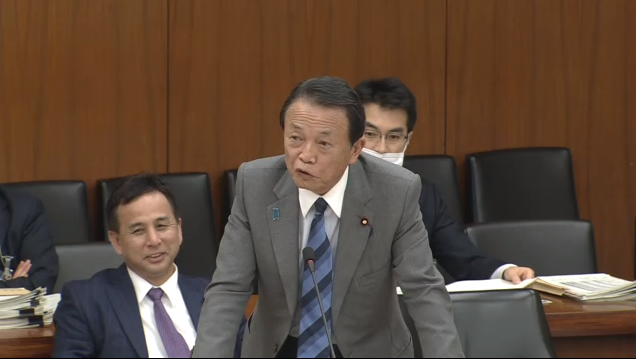 「」日本前首相麻生太郎的不屑脸：你们欧洲也得了“黄种人”病？