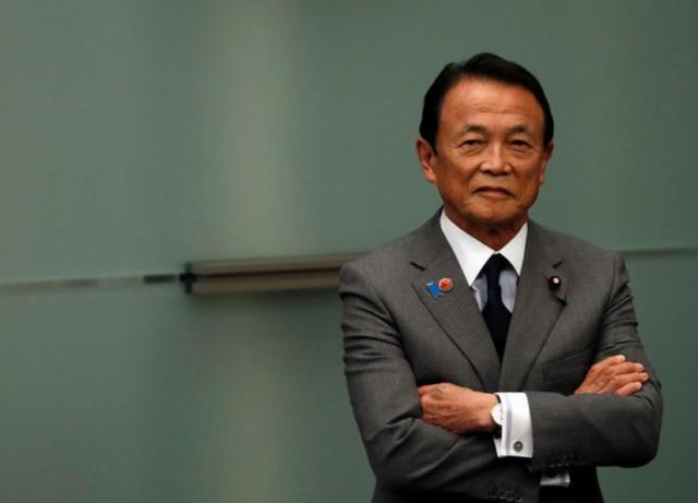 「」日本前首相麻生太郎的不屑脸：你们欧洲也得了“黄种人”病？