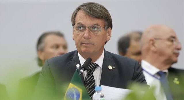 巴西总统呼吁回归正常、质疑地方隔离措施，被推特删帖