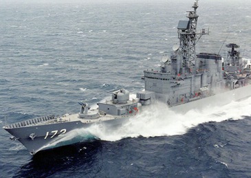 海自岛风号驱逐舰与中国渔船在东海公海相撞，究竟是...