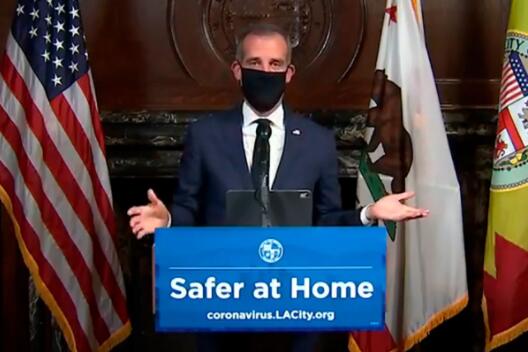美国疫情让洛杉矶坐不住了，市长建议全民戴口罩！
