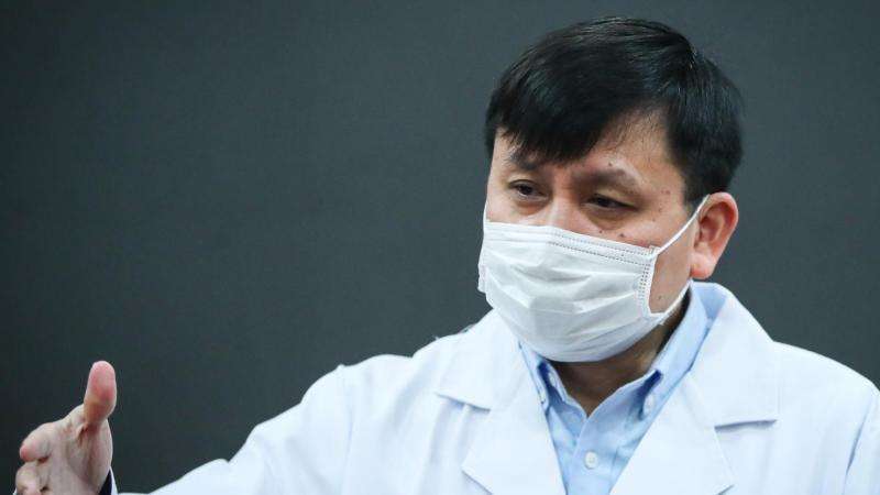 张文宏回怼国外质疑:现在妄下定论还过早!
