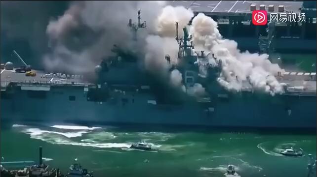 触目惊心!美海军两栖攻击舰仍在燃烧 士兵们每15分钟轮班灭火