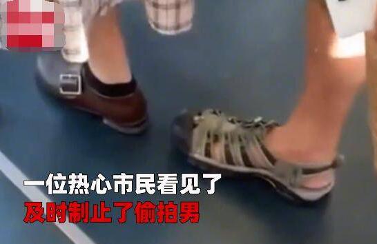 北京地铁里男子不仅偷拍女孩大腿，竟还做出这种事