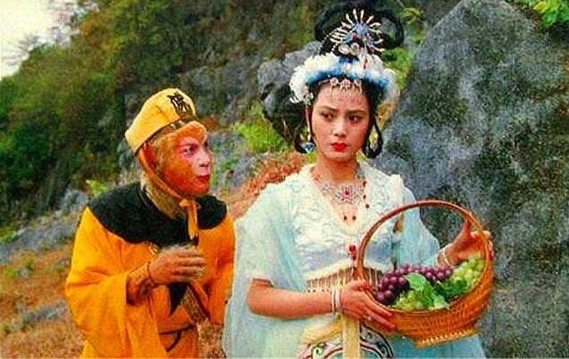 赵小棠上《极限挑战6》,单独撑伞被指不敬业,