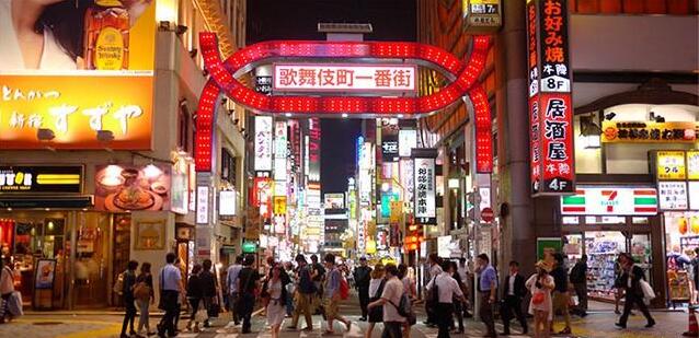 赵小棠上《极限挑战6》,单独撑伞被指不敬业,