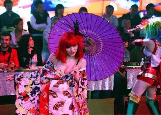 赵小棠上《极限挑战6》,单独撑伞被指不敬业,