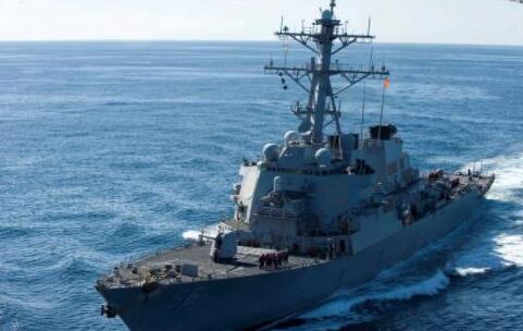 美军舰闯南海岛礁 美军官：中国军舰跟踪监视寸步不离！