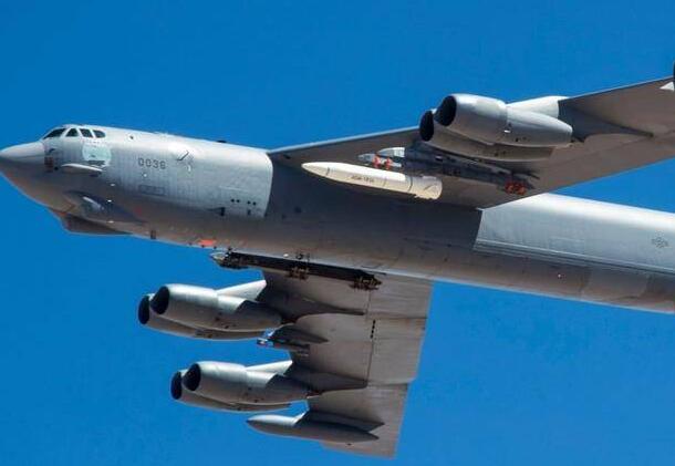 美军将对B52轰炸机进行高超音速导弹试射！