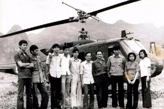越军飞行员叛逃中国，带来美式直升机和多名好友