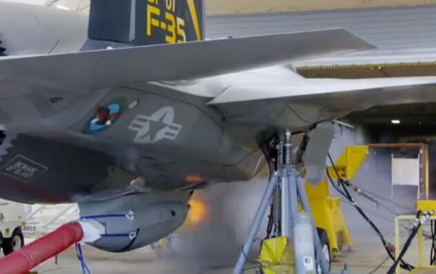 糗事传千里：美军F-35B发射机炮炸伤自己！