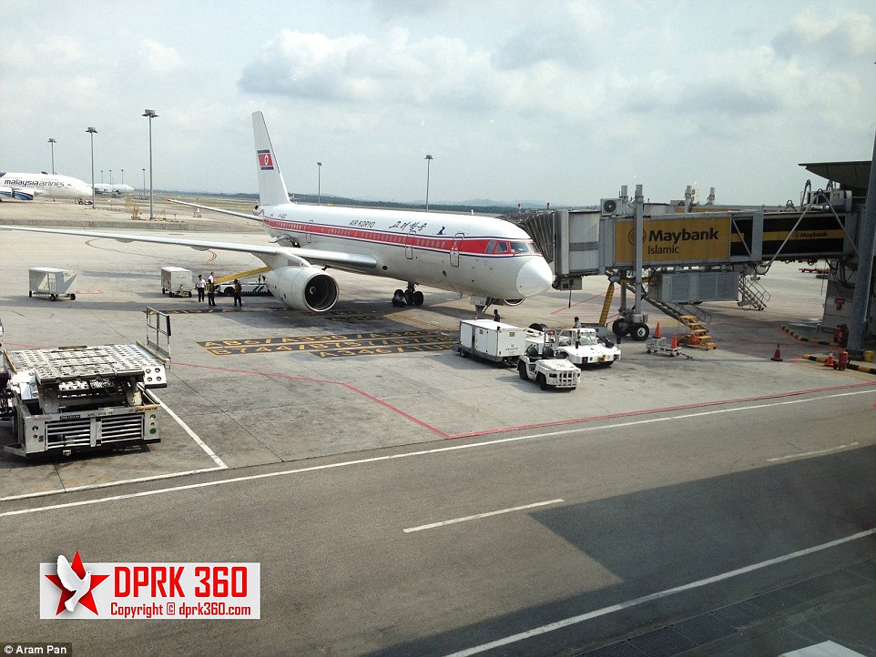 新加坡摄影师镜头里的朝鲜高丽航空：飞机似“被困时光隧道”