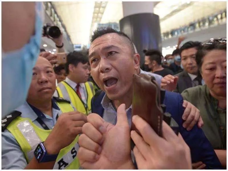 香港今举办反暴力集会，发起人是曾在香港机场对抗暴徒的他