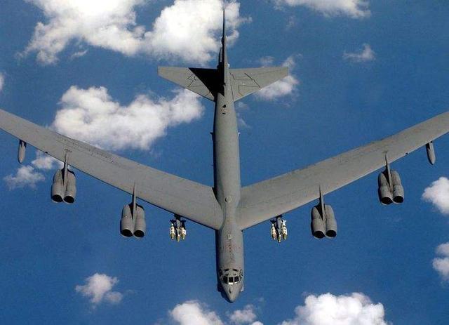 美国空军“爷爷辈”轰炸机终于等到新发动机，飞100年不是梦