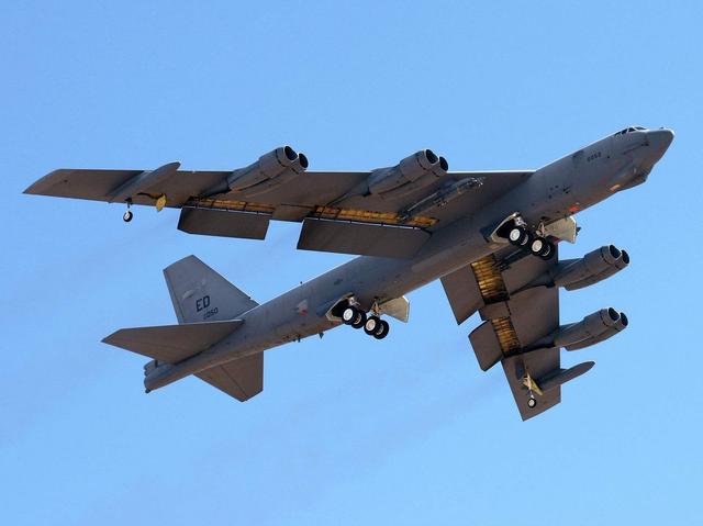 美国空军“爷爷辈”轰炸机终于等到新发动机，飞100年不是梦