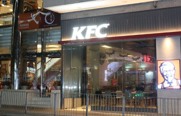 黑衣人持牛肉刀打劫香港肯德基店 抢走近4万现金