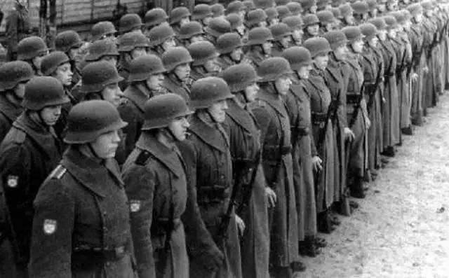 苏德战争中，为何被德军俘虏的苏军多达570万？并不只是投降变节