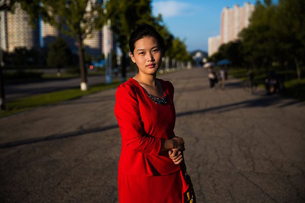 外国摄影师为朝鲜女性留影 得到反应连他自己都没想到