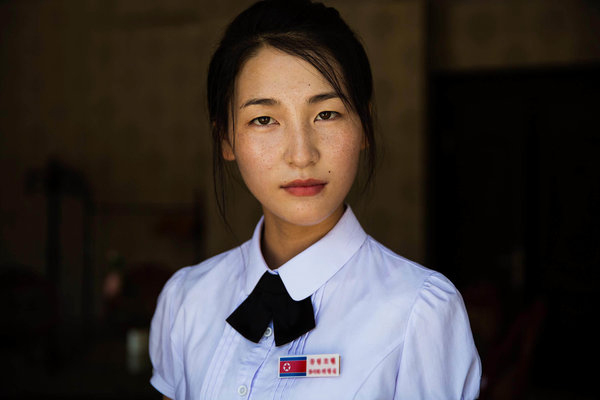 外国摄影师为朝鲜女性留影 得到反应连他自己都没想到