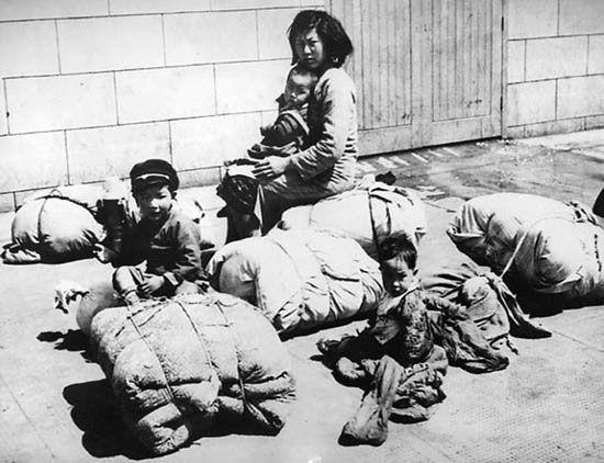 逃难，吃树皮，死刑犯，摄影记者镜头下内战时期的中国民生