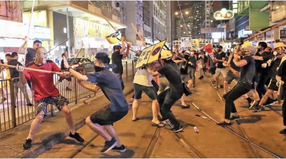 香港一家三口的年终回忆：误机、黑衣人、菲佣跑路