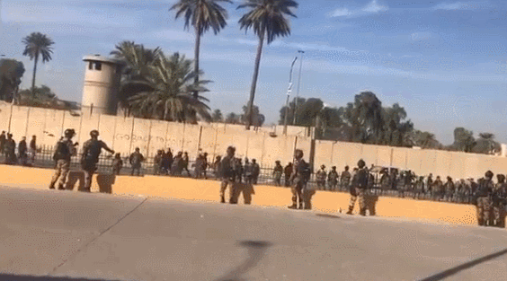 伊拉克特种部队重新控制使馆周边 示威者散去