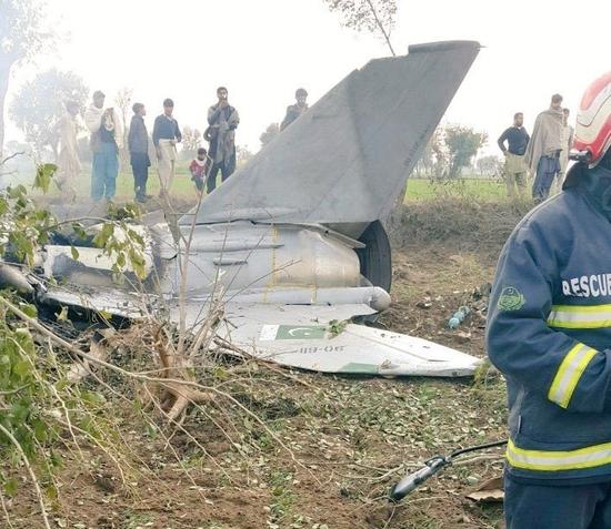 巴基斯坦1架战斗机坠毁 两名飞行员丧生