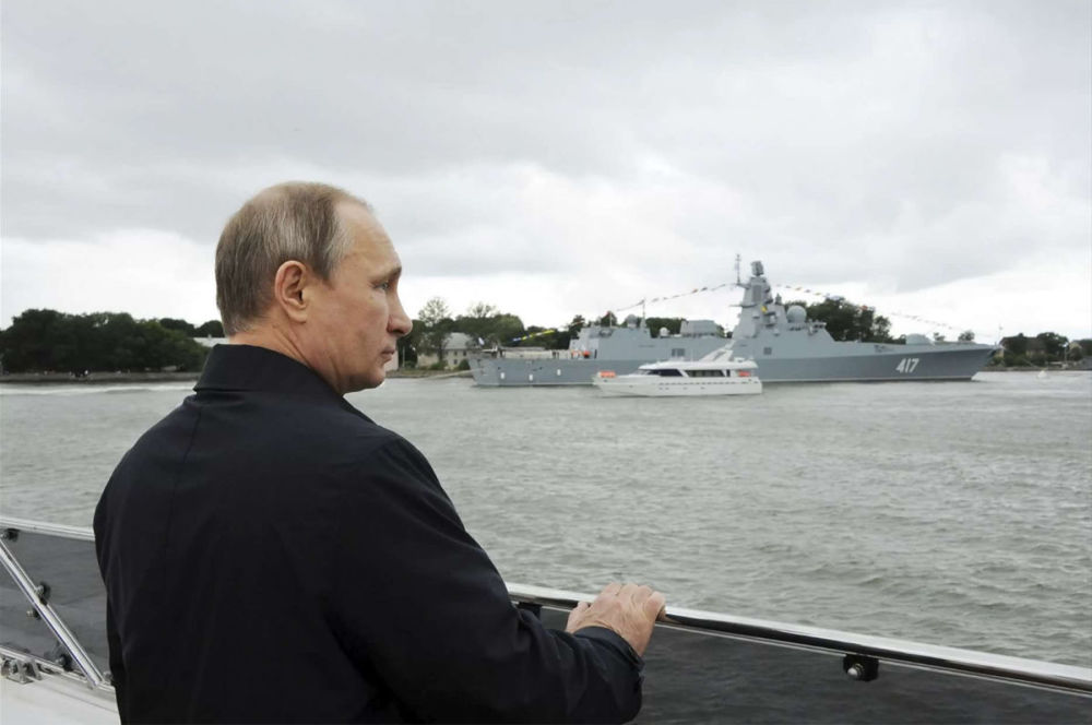 普京查看新型航母方案 给俄海军打了一针“强心剂”