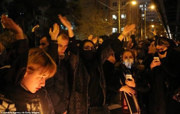 伊朗出现反政府示威，特朗普、蓬佩奥“齐现身”