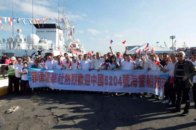 维护南海！中国海警舰首访菲律宾，送去大量物资，中菲迈出新步伐