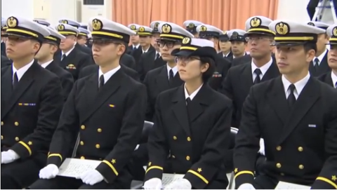 日本将迎来首位女潜艇员！26岁女自卫官入校宣誓